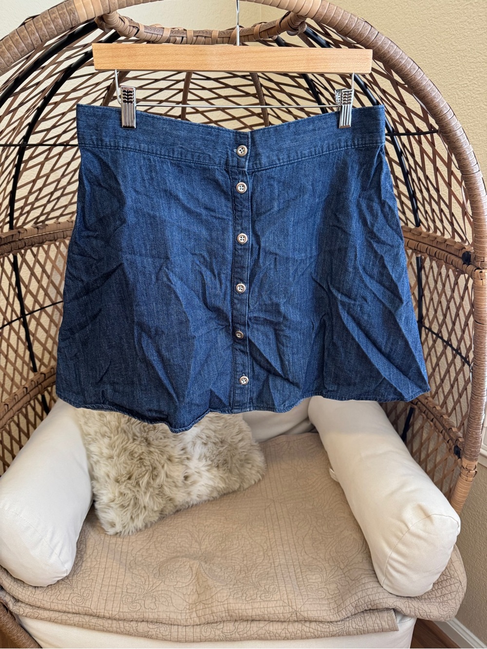 ❤️ Merona Chambray Button Front Mini Skirt Medium
